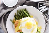 Gourmet Roasted Salmon Asparagus with Velvety Hollandaise