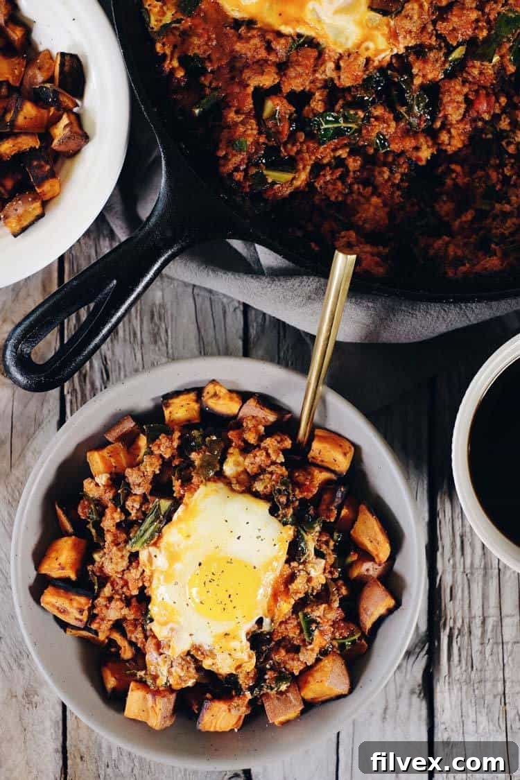This Paleo and Whole30 Easy Shakshuka Recipe is a hearty and filling make ahead breakfast that will have you feeling well fed to start your day. Paleo + Whole30 | realsimplegood.com