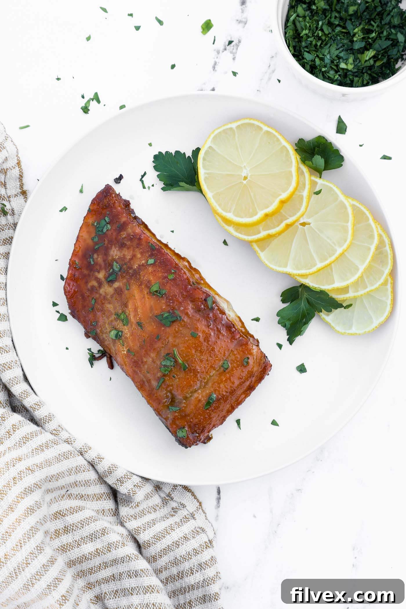 Beautifully smoked salmon fillets garnished with fresh dill and lemon wedges, ready to serve.